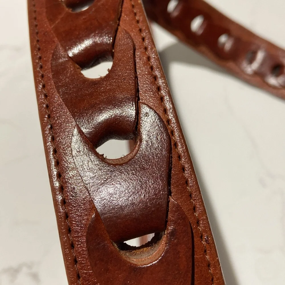 TMS Vintage leather belt with a woven design. The detached buckle Size 42